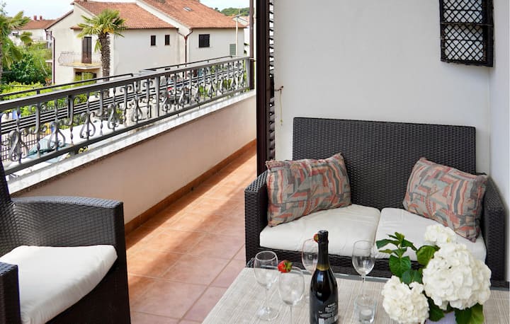 2 Bedroom Lovely Apartment In Rovinj - Rovinj