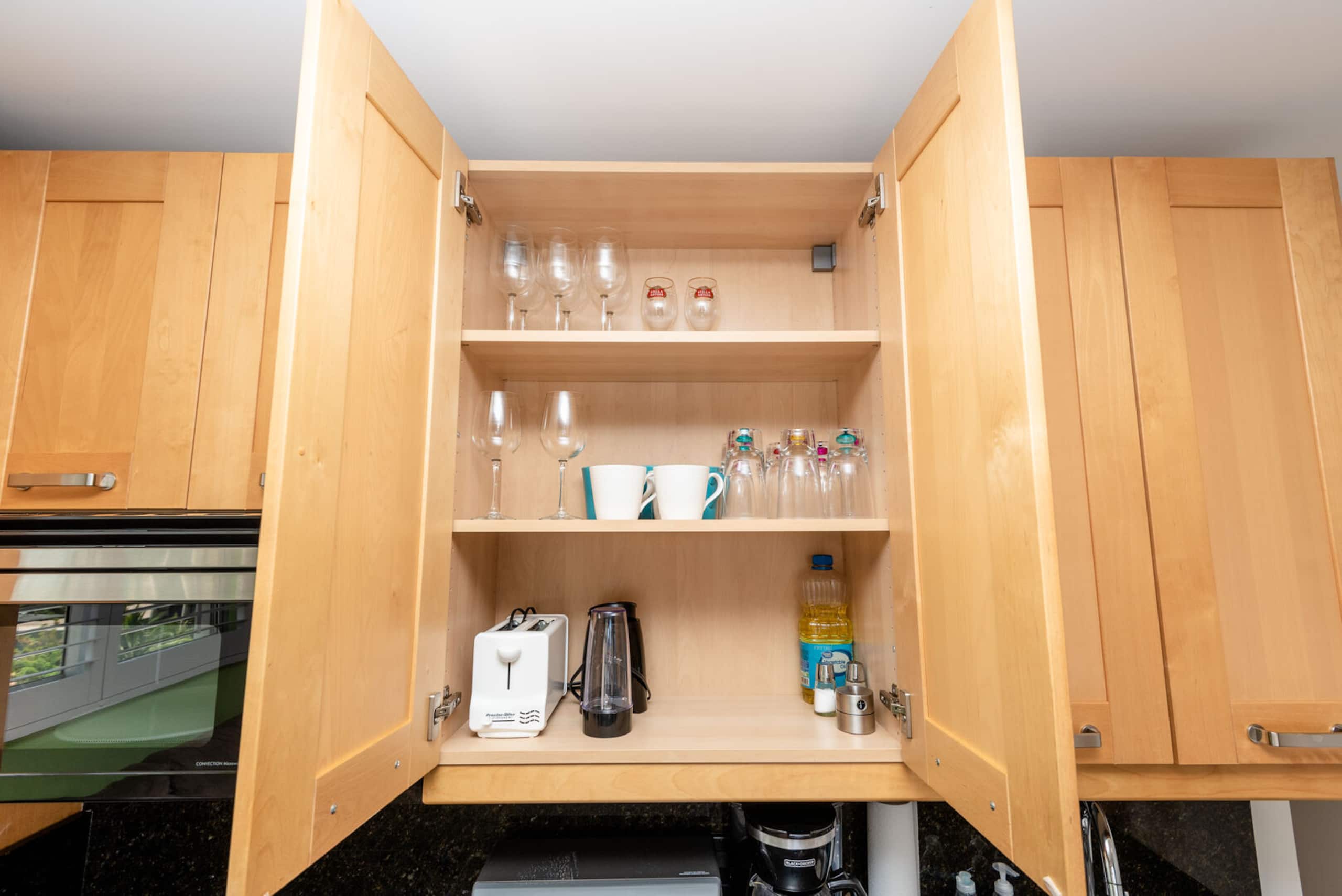 Condo in Honolulu · ★4.74 · 1 bedroom · 2 beds · 1 bath - Image 4