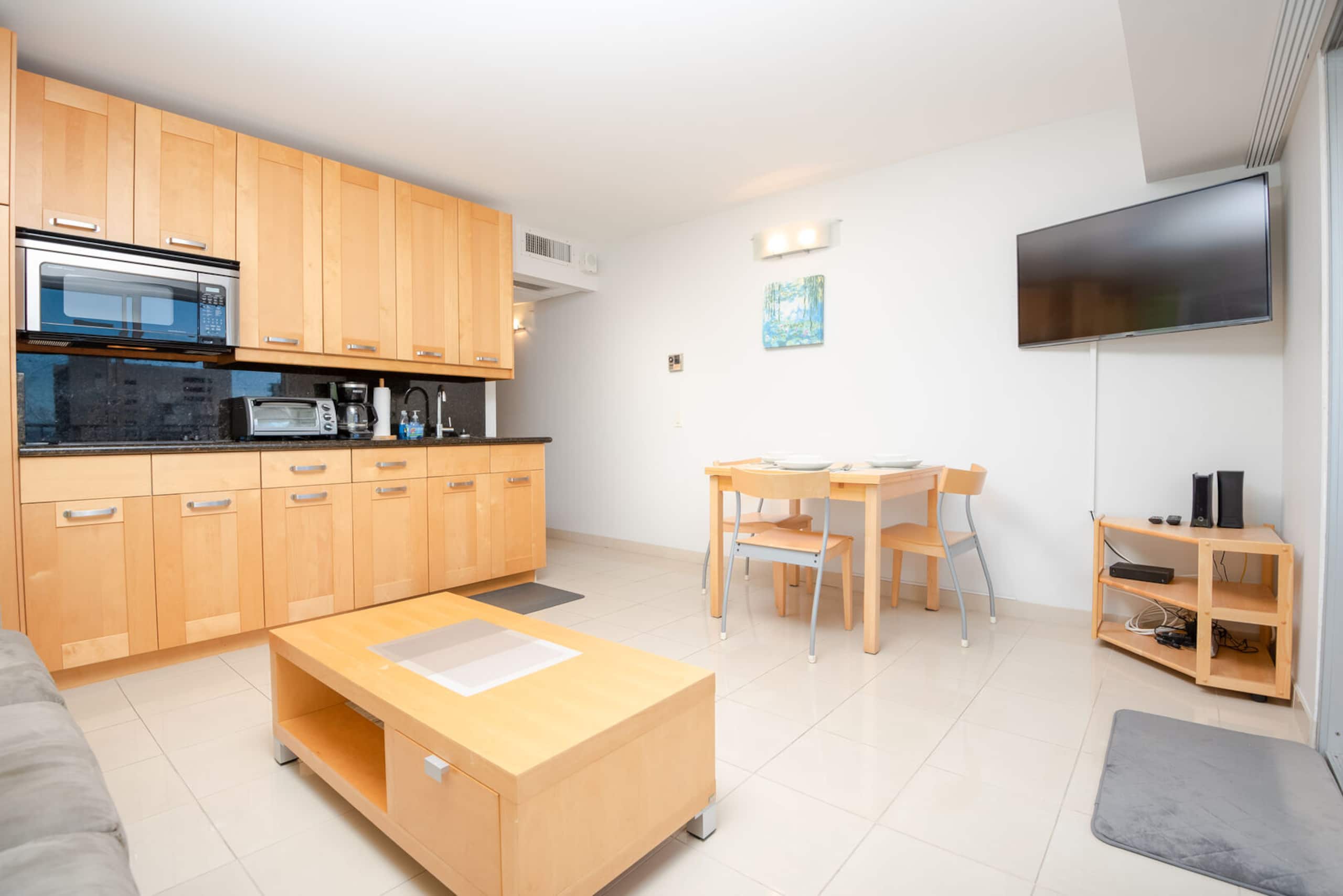 Condo in Honolulu · ★4.74 · 1 bedroom · 2 beds · 1 bath - Image 2