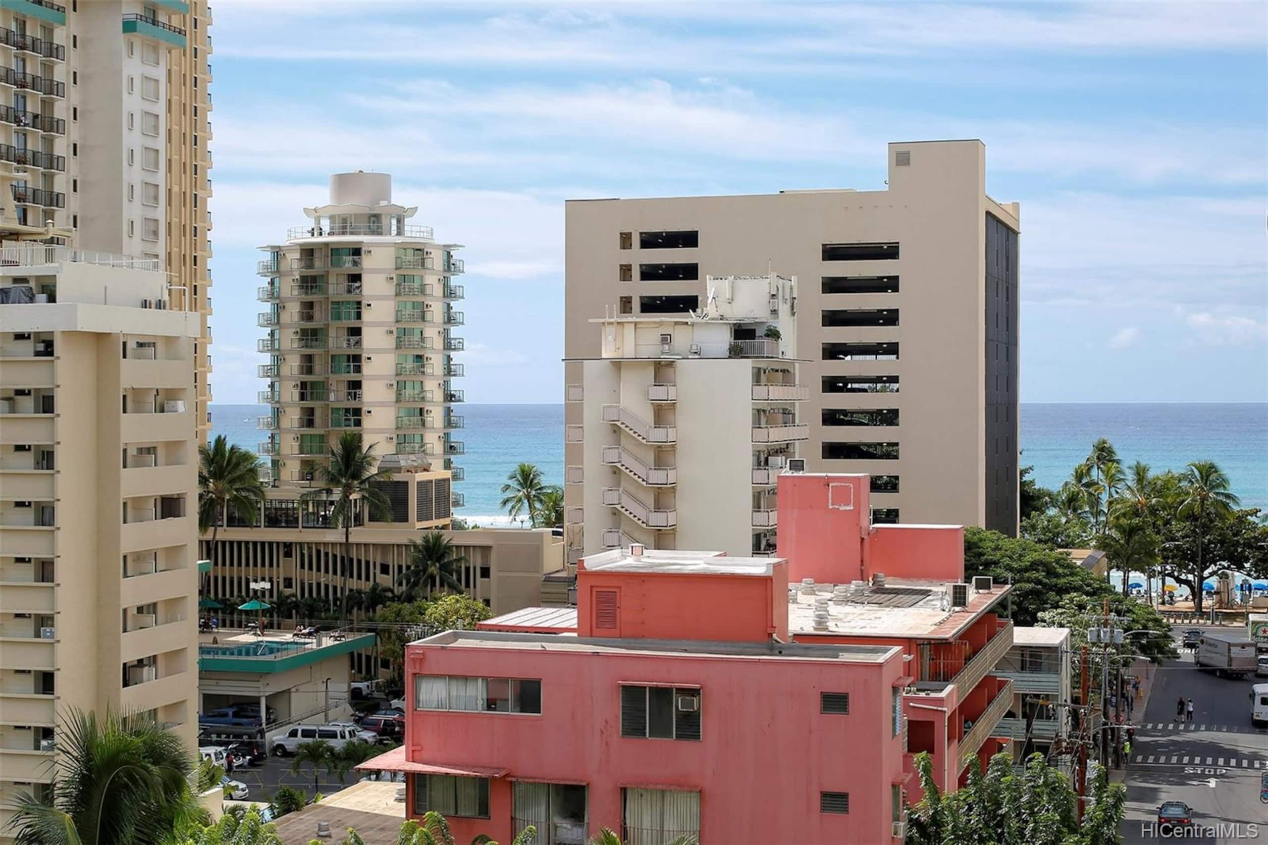 Condo in Honolulu · ★4.74 · 1 bedroom · 2 beds · 1 bath - Image 12