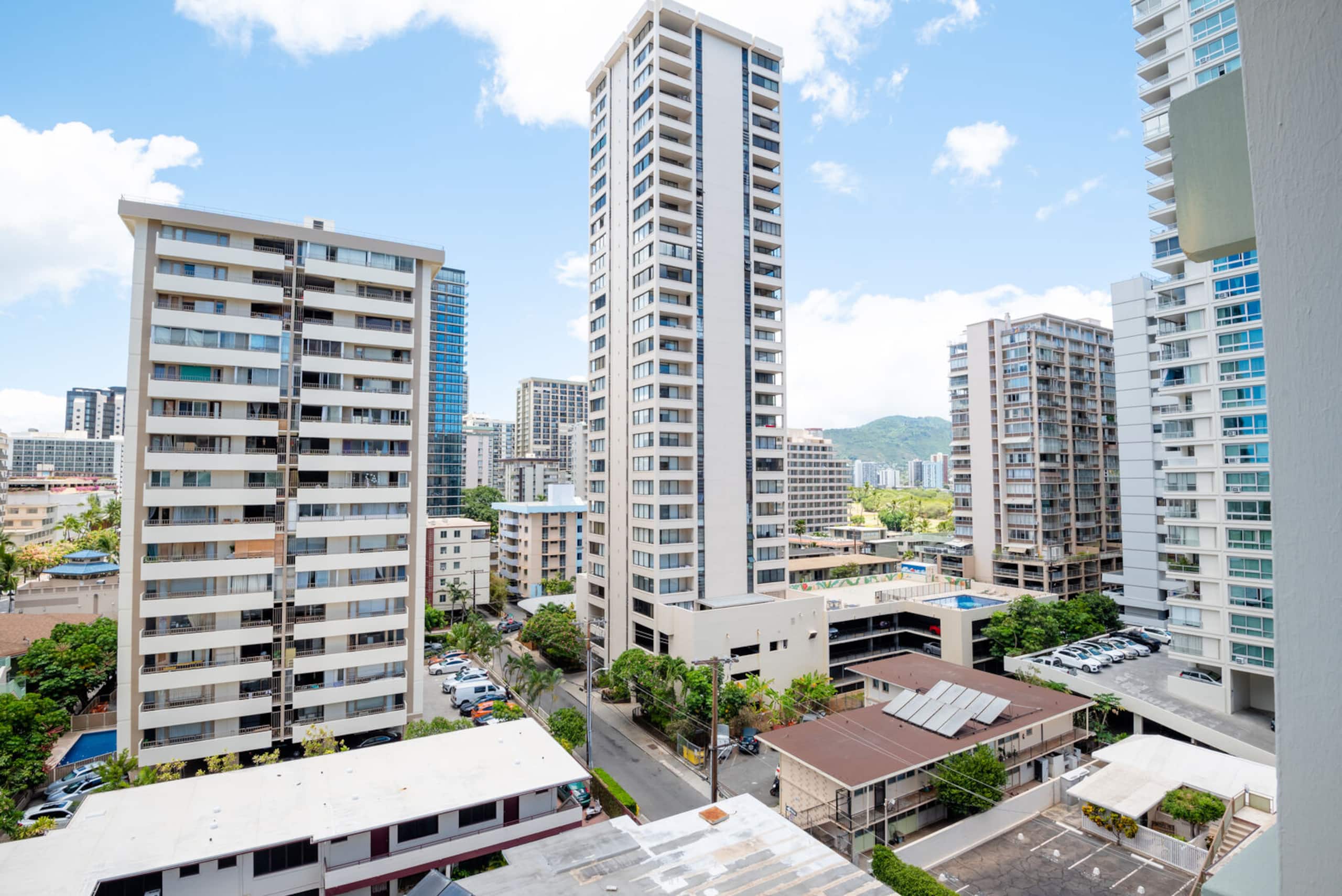 Condo in Honolulu · ★4.74 · 1 bedroom · 2 beds · 1 bath - Image 19