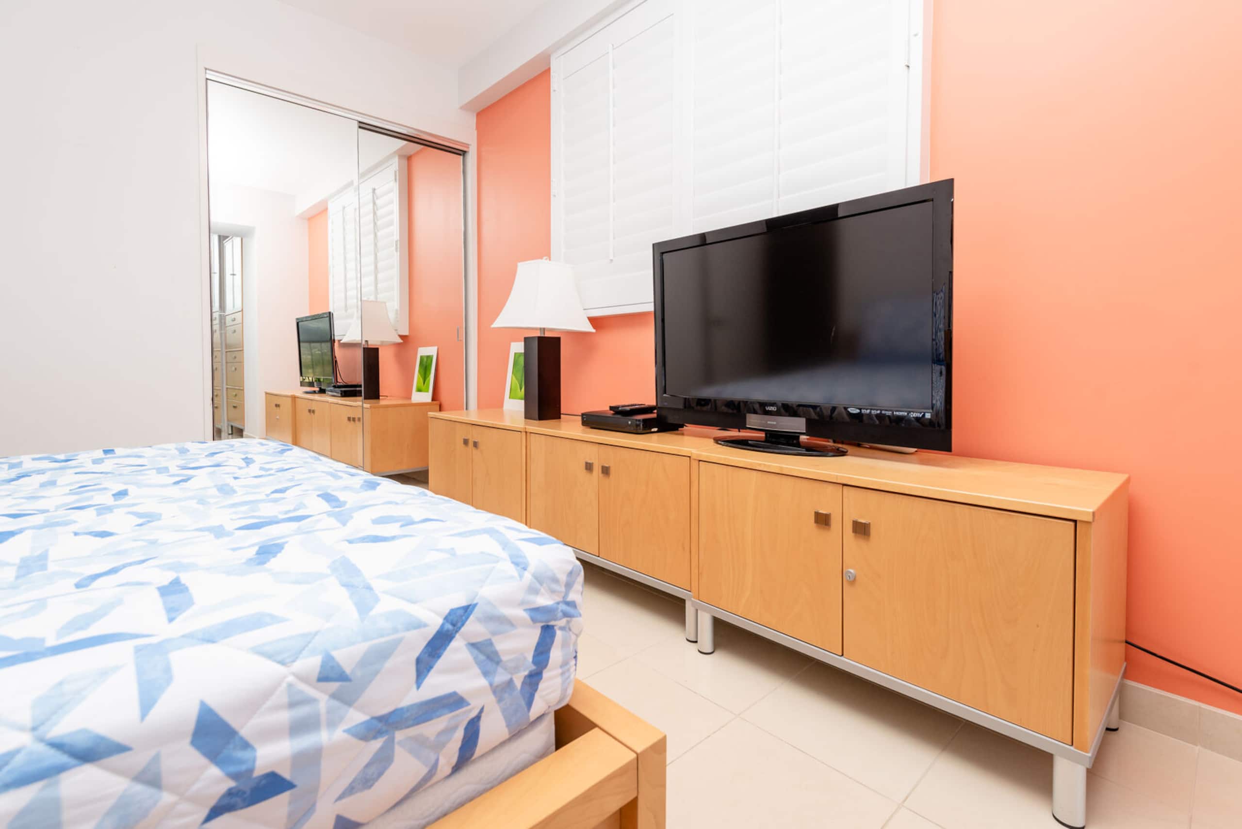 Condo in Honolulu · ★4.74 · 1 bedroom · 2 beds · 1 bath - Image 14