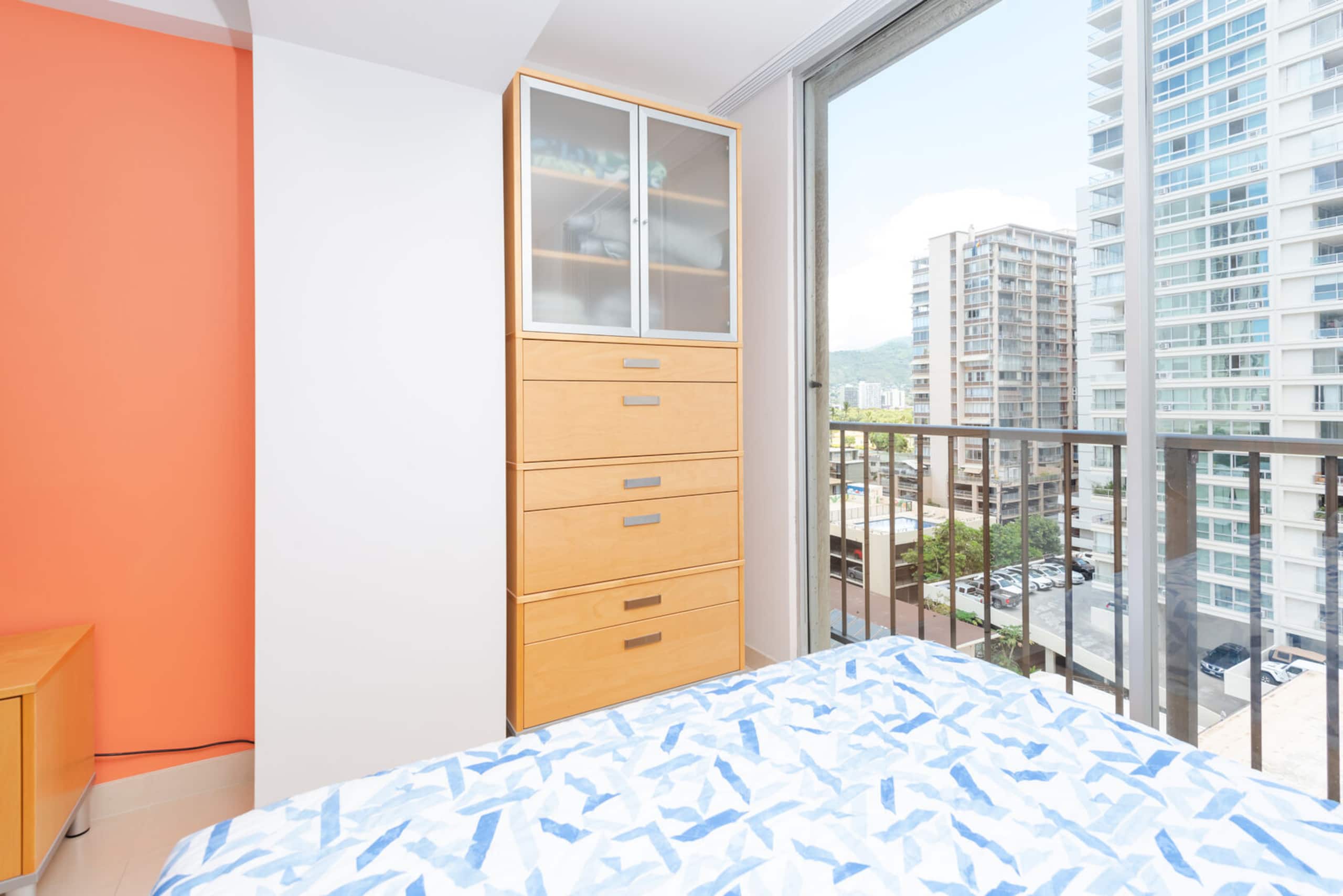 Condo in Honolulu · ★4.74 · 1 bedroom · 2 beds · 1 bath - Image 17