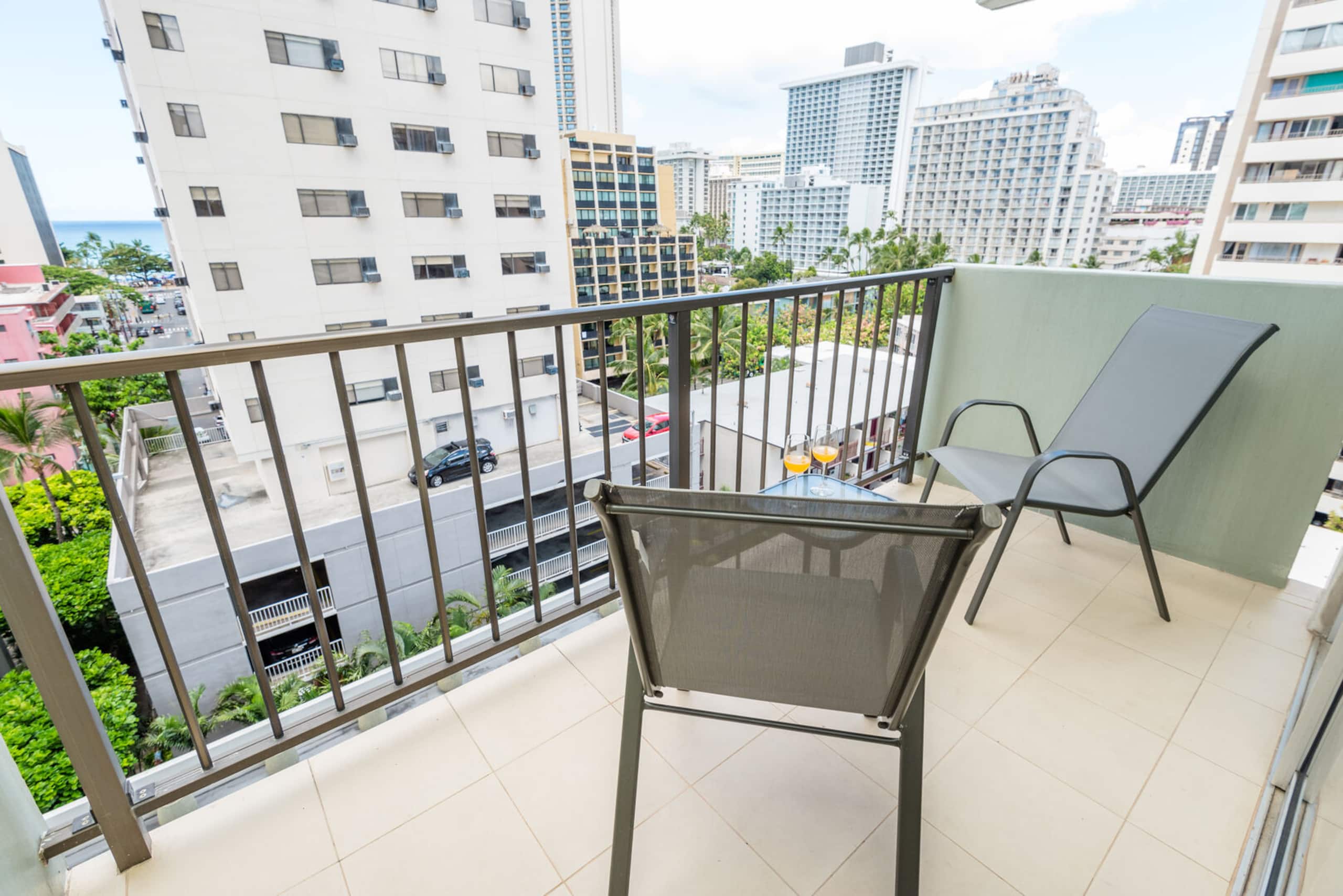 Condo in Honolulu · ★4.74 · 1 bedroom · 2 beds · 1 bath - Image 8