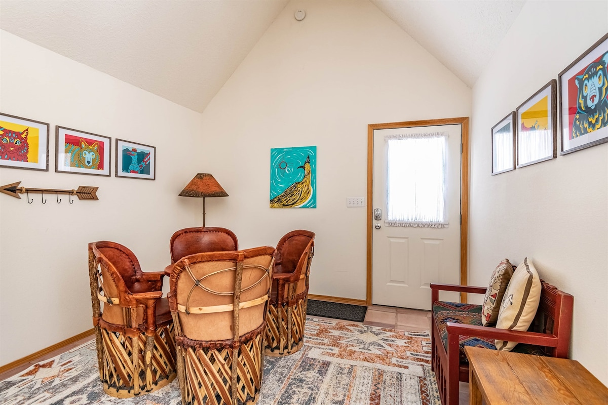 Questo spazio può ospitare 6 persone con sala da pranzo per 4 persone