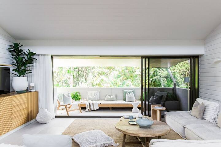 Little Cove Treetops – style and amazing location gallery image 3