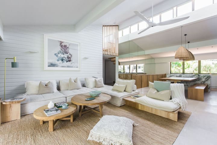 Little Cove Treetops – style and amazing location