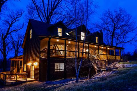 4bd/3.5ba w/Hot Tub, Games, Near Thunder Bay Falls!