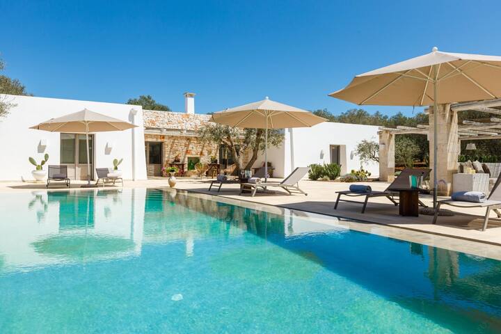 NEW!!!!LAMIA DEL BOSCO WITH INFINITY POOL IN OSTUNI