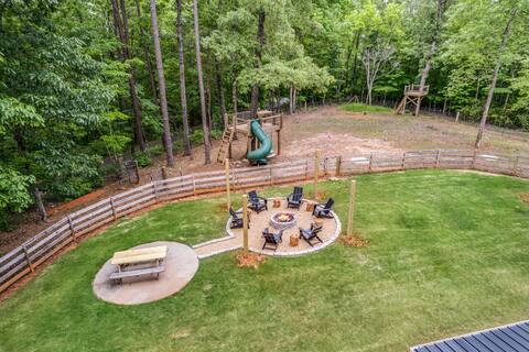 Wow! Farmhouse Luxury: Wine, Hot Tub, Family