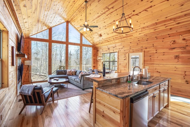 Modern Luxury Hocking Hills Cabin with Hot Tub