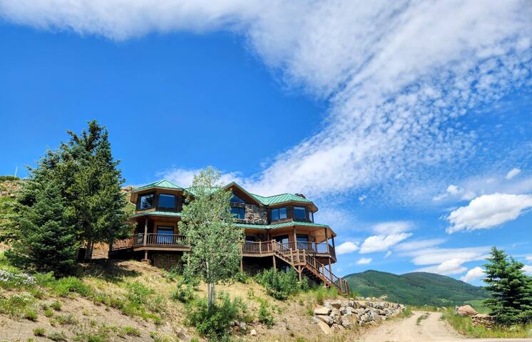 Peak Property Management And Sales managed Airbnb listing 1