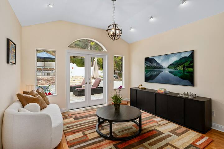 Amazing 5BR with chef’s kitchen, hot tub, & pool gallery image 5