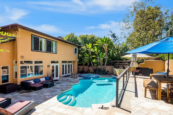 Amazing 5BR with chef’s kitchen, hot tub, & pool