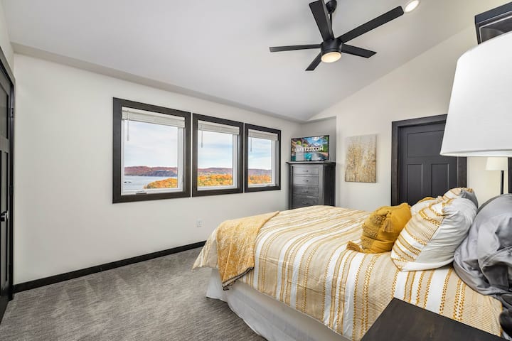 顶层加大双人床套房