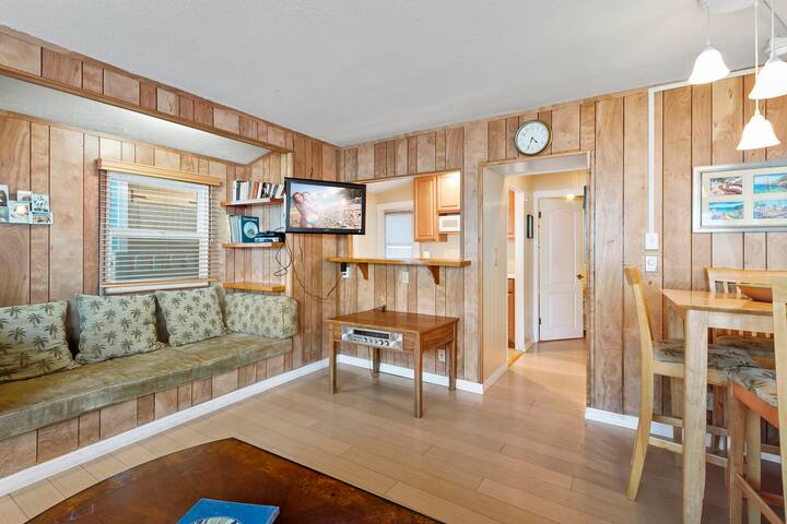 331D Budget-friendly Cottage, 3 Blocks from Beach gallery image 4