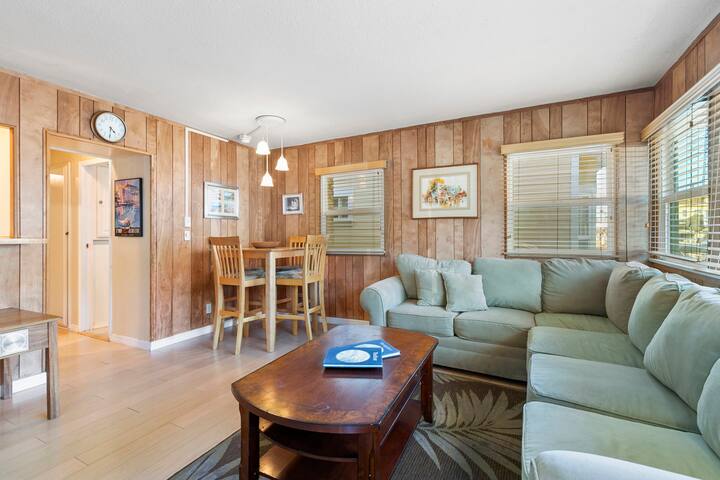 331D Budget-friendly Cottage, 3 Blocks from Beach gallery image 3