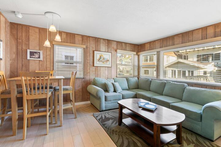 331D Budget-friendly Cottage, 3 Blocks from Beach