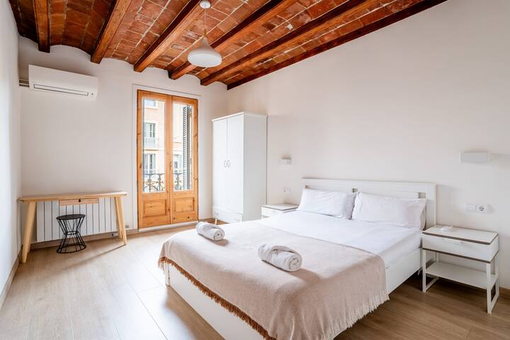 Modern 4 bedroom for 10 guests by Paseo de Gracia gallery image 3