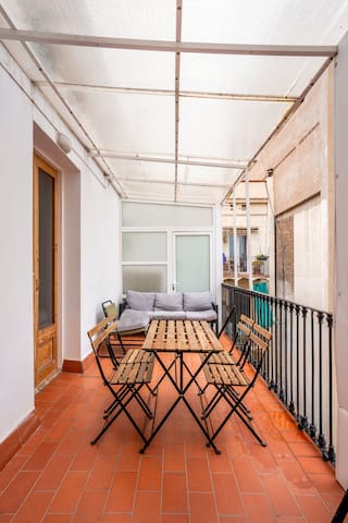 Modern 4 bedroom for 10 guests by Paseo de Gracia gallery image 2