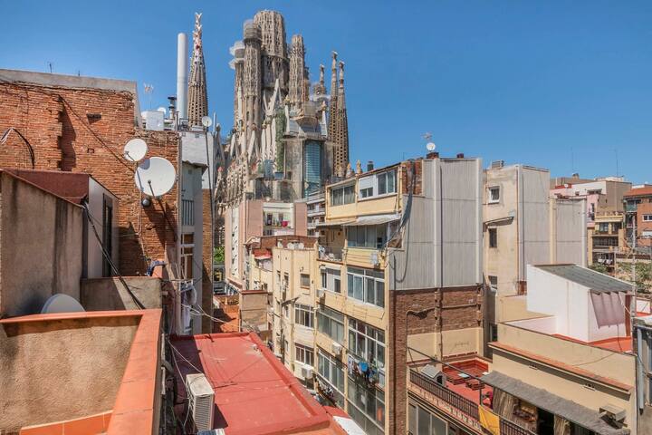3BD with private terrace right by Sagrada Familia gallery image 4