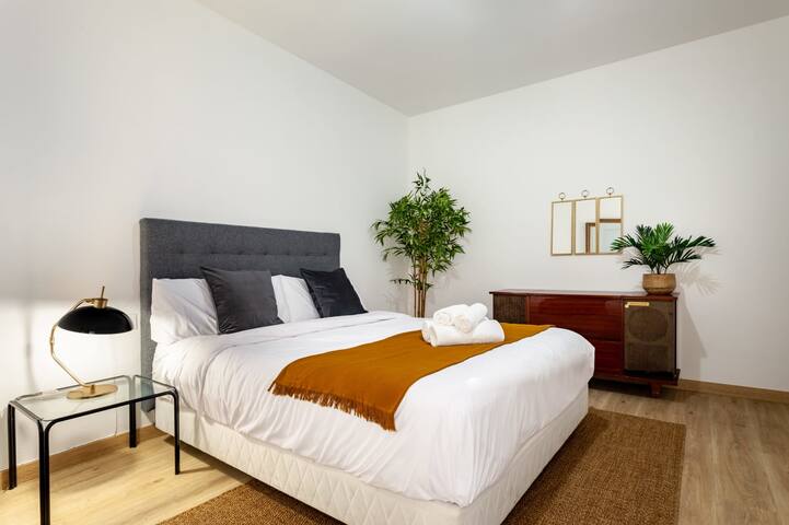 Exclusive Huge 4 Double Bedroom City Center gallery image 2