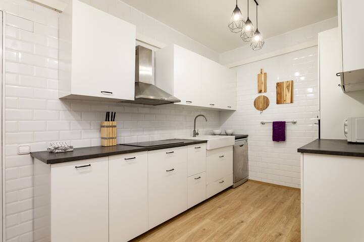 Exclusive Huge 4 Double Bedroom City Center gallery image 3