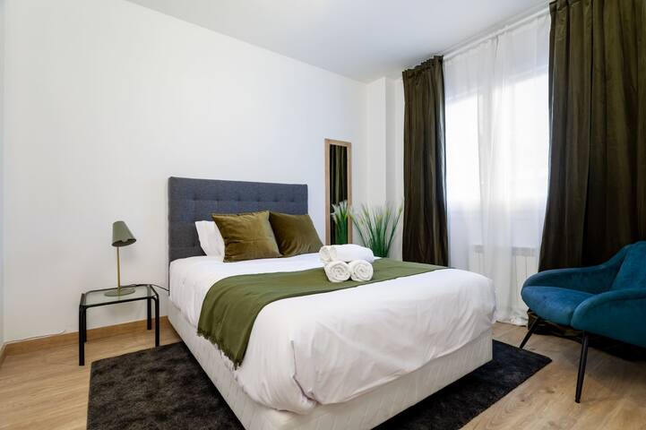 Exclusive Huge 4 Double Bedroom City Center gallery image 5