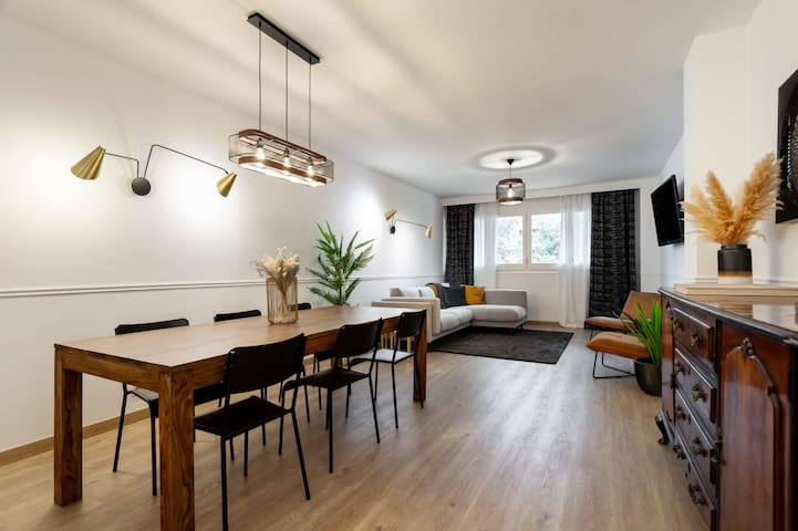 Exclusive Huge 4 Double Bedroom City Center