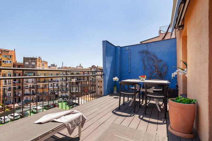 3-bedroom penthouse with terrace in Eixample gallery image 2
