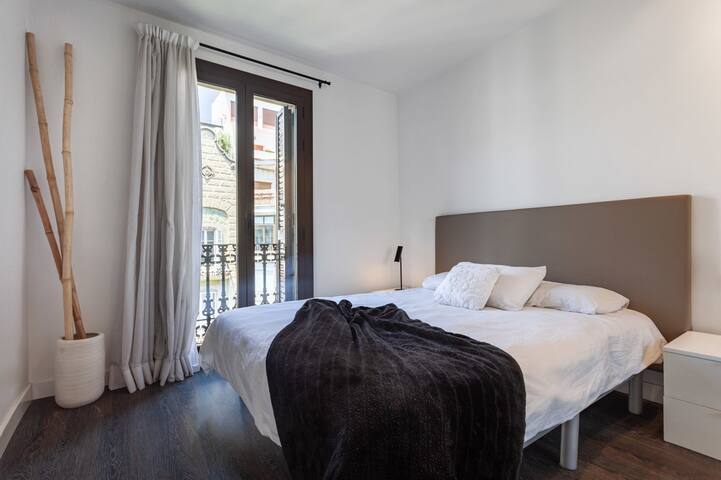 3-bedroom penthouse with terrace in Eixample gallery image 3