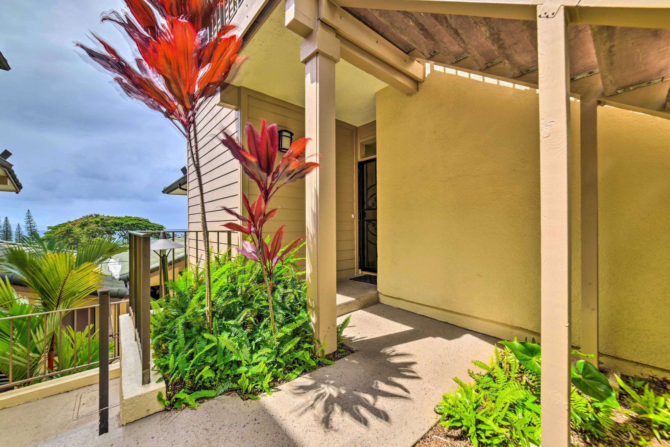 Condo in Lahaina · ★4.83 · 1 bedroom · 2 beds · 2 baths - Image 30