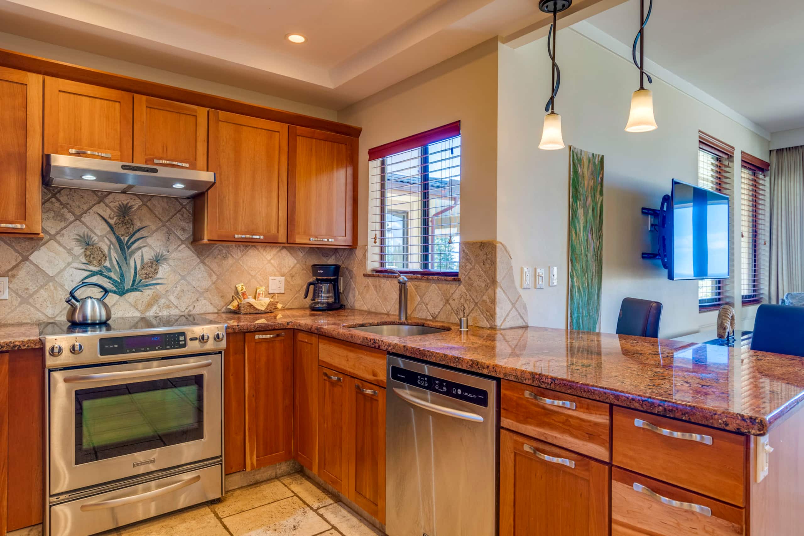 Condo in Lahaina · ★4.83 · 1 bedroom · 2 beds · 2 baths - Image 12