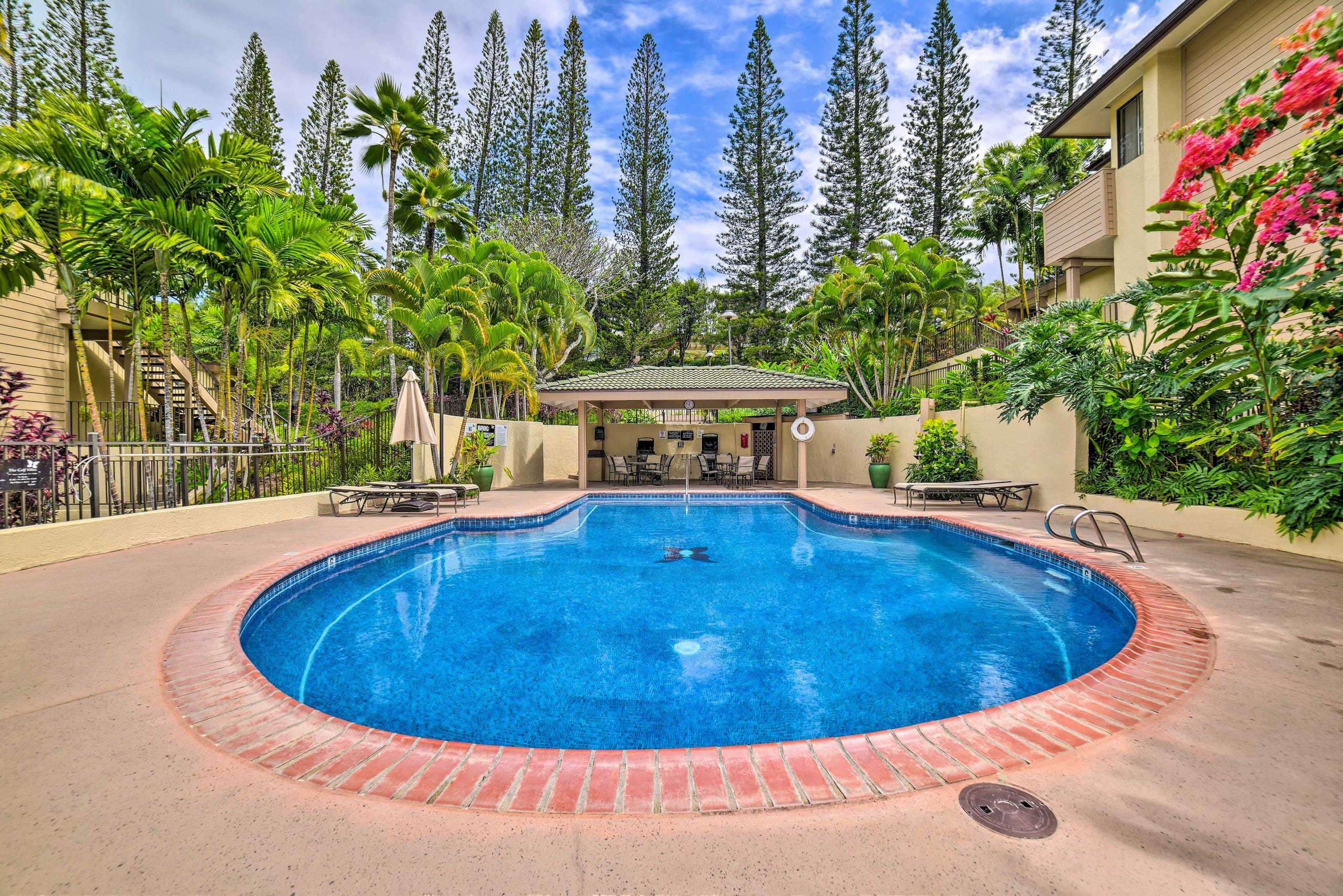 Condo in Lahaina · ★4.83 · 1 bedroom · 2 beds · 2 baths - Image 4