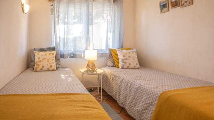 Dormitorio 2 camas individuales - By Bedzy