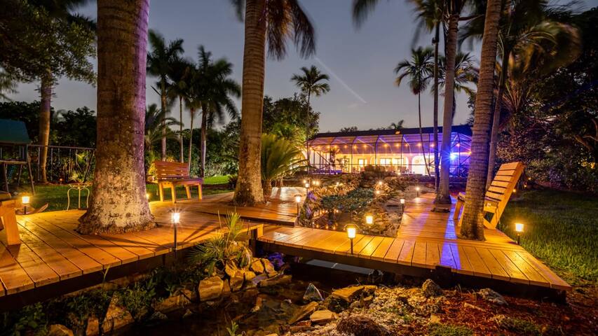 Luxe Gorgeous 7BR Home With Game Room/Pool gallery image 3