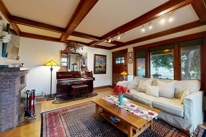 5BR Dog Friendly | Hot Tub | Patio | W/D gallery image 5