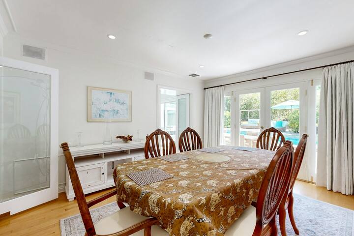 Modern 4BR | Pool | Hot Tub | Balcony gallery image 5