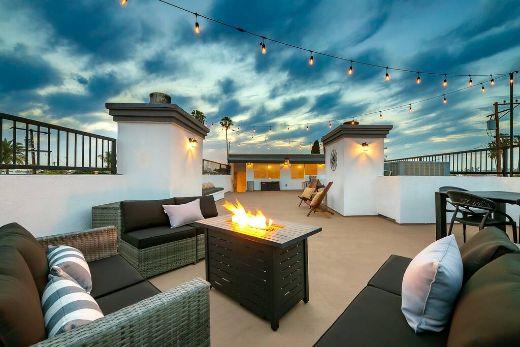 Luxurious 3BR Oceanview | Balcony | Deck