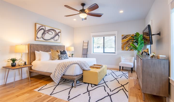 Magnifique chambre principale, lit King Size, télévision, penderie