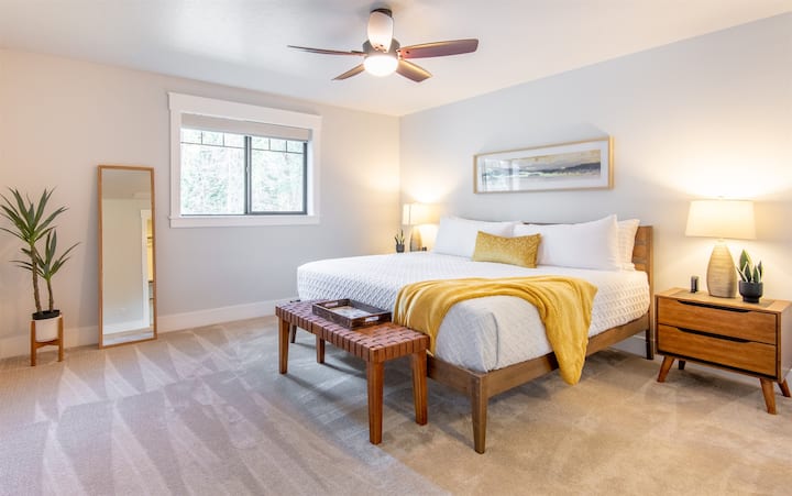 À l'étage 2e chambre principale, lit King Size, dressing avec salle de bain attenante