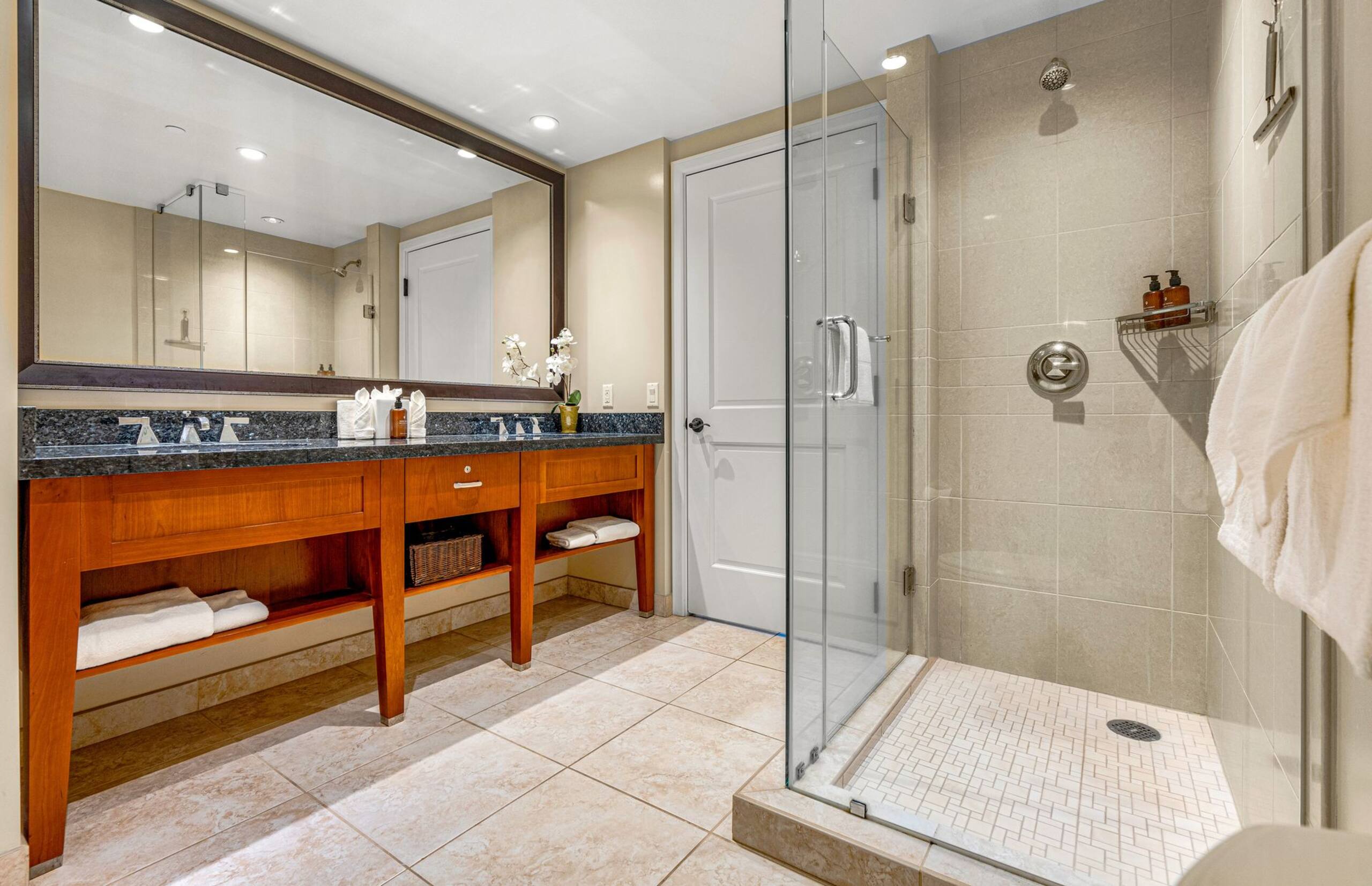 Condo in Lahaina · ★5.0 · 2 bedrooms · 3 beds · 2 baths - Image 23