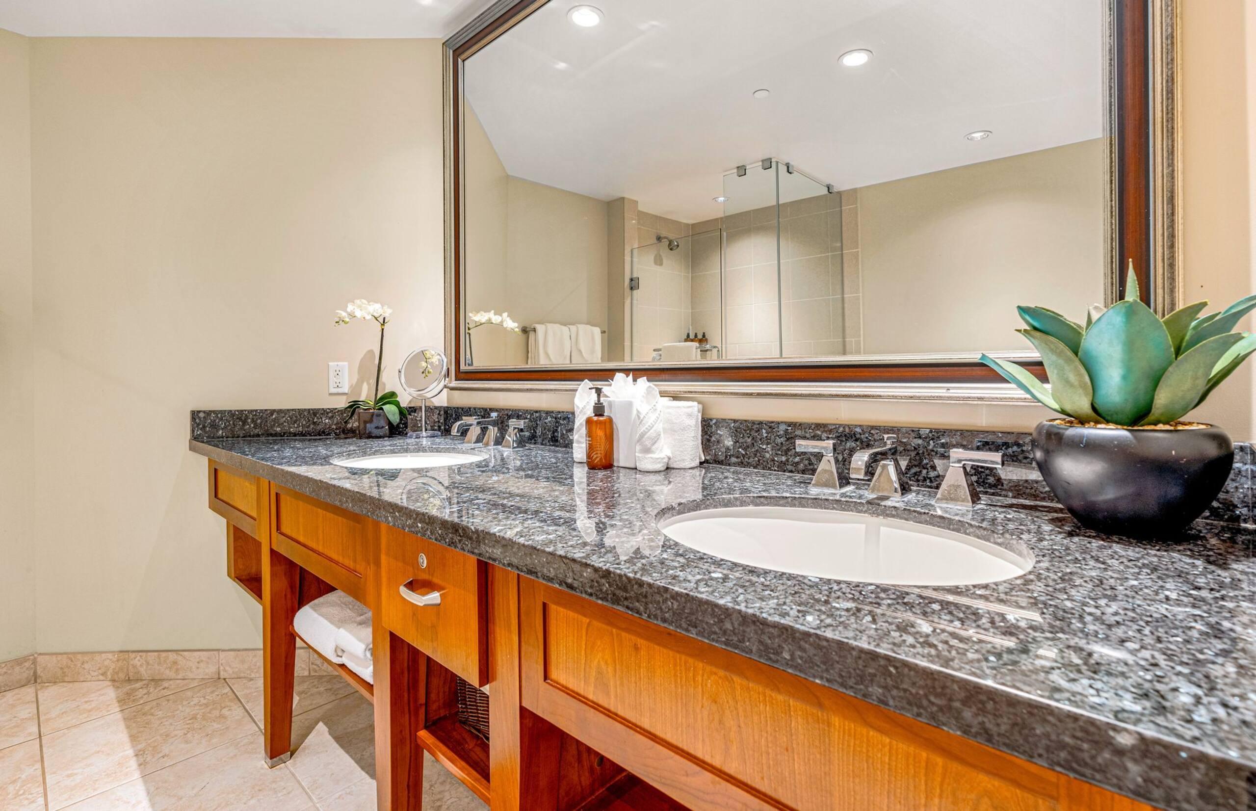 Condo in Lahaina · ★5.0 · 2 bedrooms · 3 beds · 2 baths - Image 26