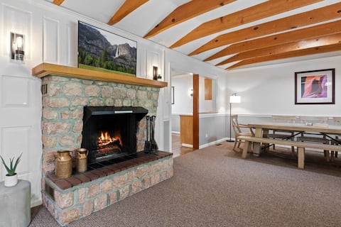 Epic Fam Vacation: Close to Ski/Hot Tub/Game Room