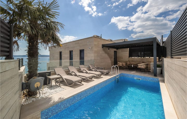 Cozy Apartment In Crikvenica With Sauna - Cirquenizza
