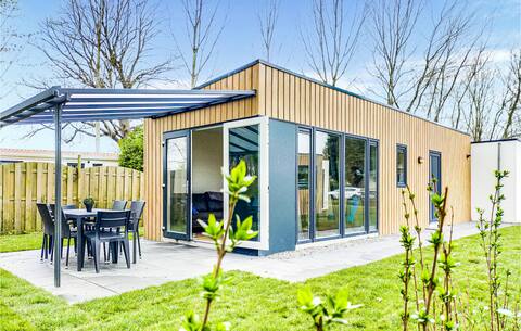 Gorgeous home in Heinkenszand with house sea view