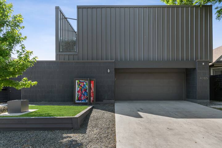 Modern Luxury 4 Bed 4 Bath in the Heart of Dallas gallery image 2