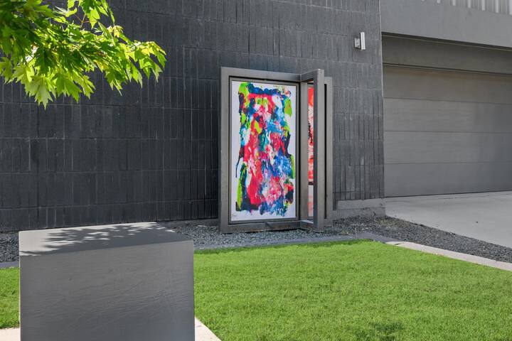 Modern Luxury 4 Bed/ 4 Bath in the Heart of Dallas gallery image 4