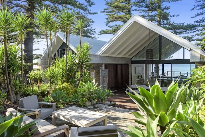 THE SANCTUARY by Palm Beach Holiday Rentals gallery image 2