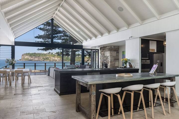 THE SANCTUARY by Palm Beach Holiday Rentals gallery image 3